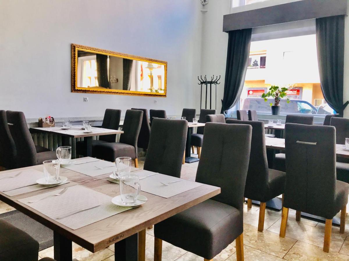 Hotel Bila Ruze ستراكونيتسه المظهر الخارجي الصورة