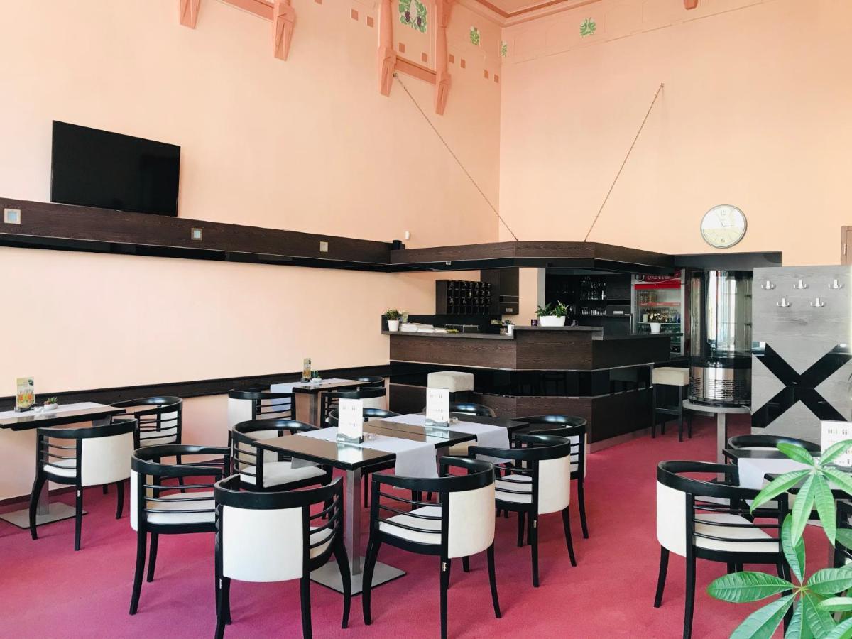 Hotel Bila Ruze ستراكونيتسه المظهر الخارجي الصورة