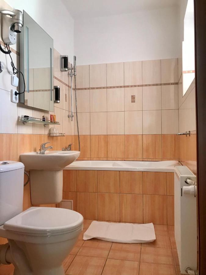 Hotel Bila Ruze ستراكونيتسه المظهر الخارجي الصورة