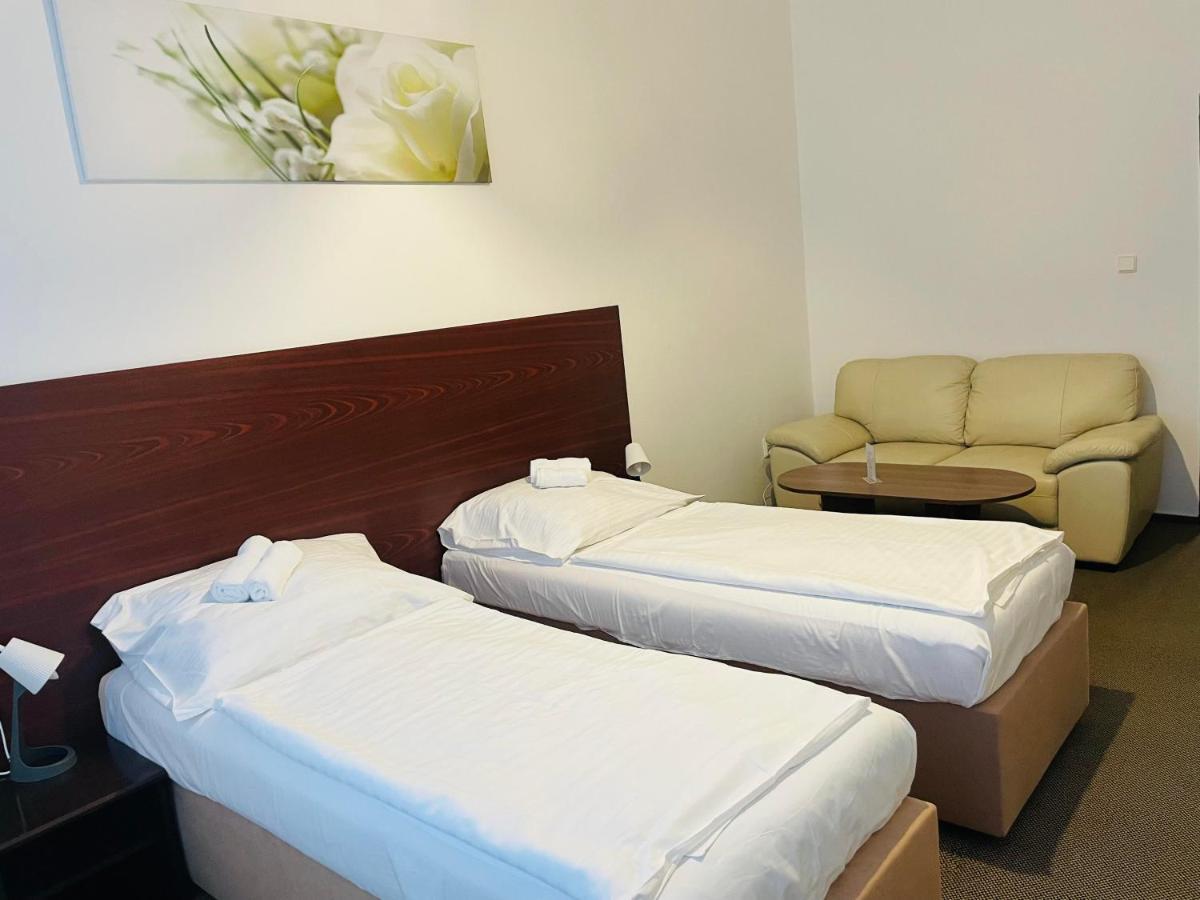 Hotel Bila Ruze ستراكونيتسه المظهر الخارجي الصورة
