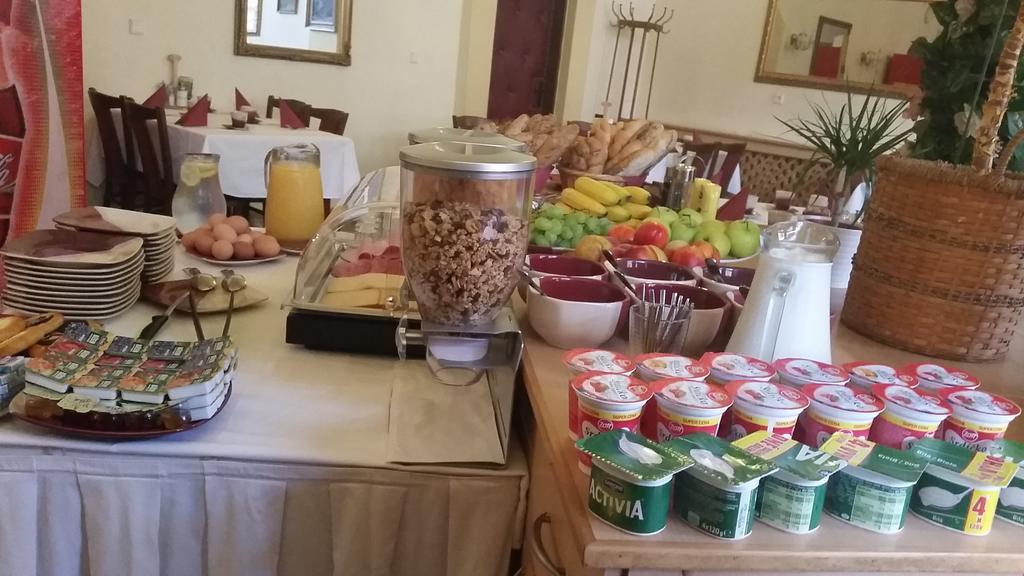 Hotel Bila Ruze ستراكونيتسه المظهر الخارجي الصورة