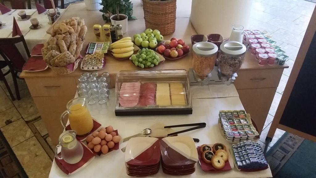 Hotel Bila Ruze ستراكونيتسه المظهر الخارجي الصورة