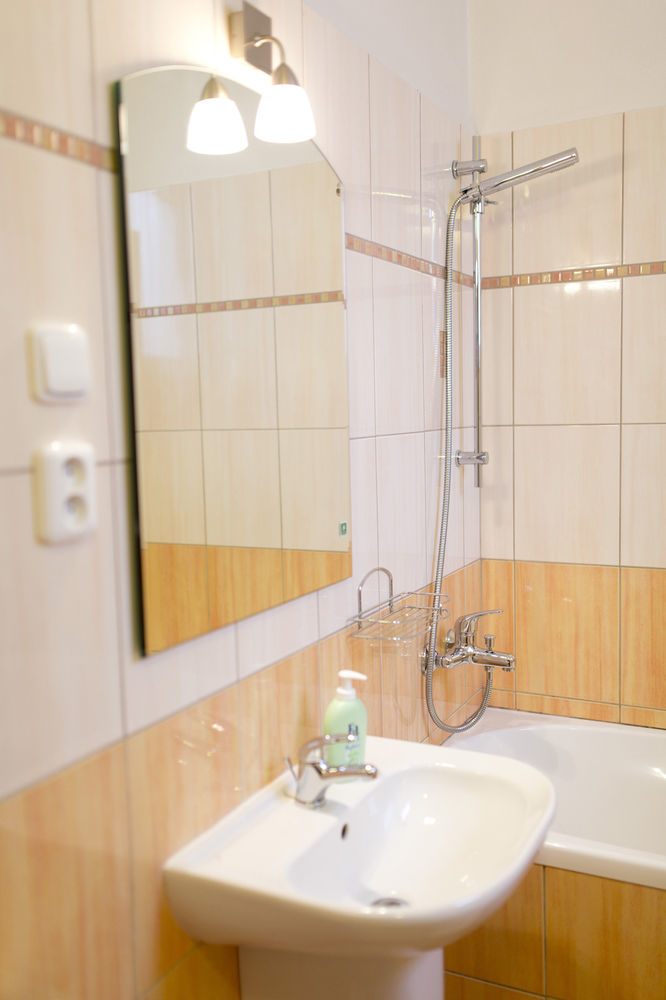 Hotel Bila Ruze ستراكونيتسه المظهر الخارجي الصورة